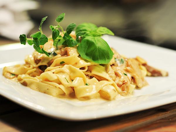 What is the authentic Fettuccine Carbonara Recipe?